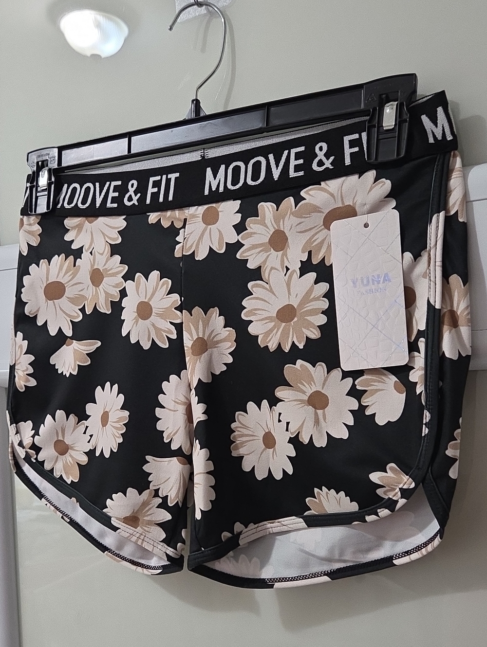 Black Daisy-Print Women’s Active Shorts